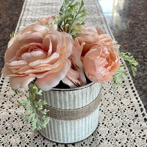 Rustic Floral Arrangement with Peach Roses 🌺